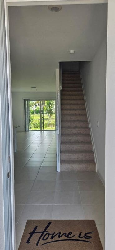Photo - 202 Lakeside Lndg Dr