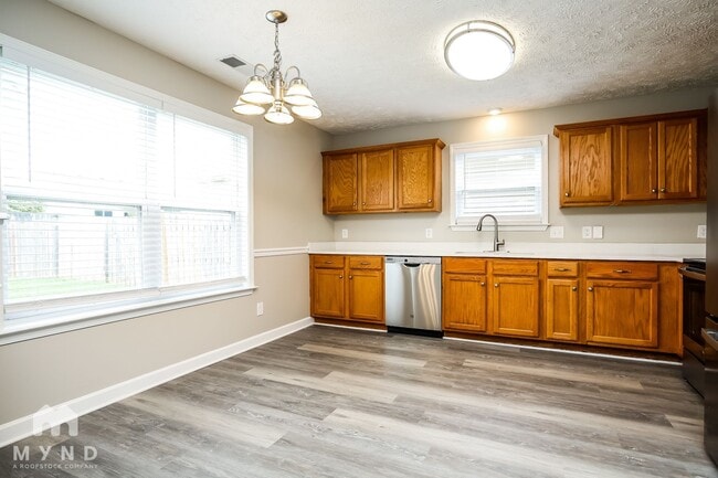 Photo - 1634 Beaconcrest Cir