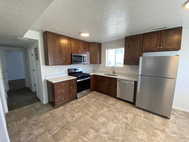 Kitchen - 864 E 500 N Unit 864