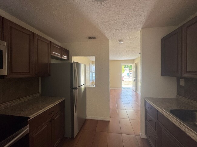 Photo - 636 Columbia St