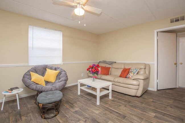 Photo - Riverview Apartments