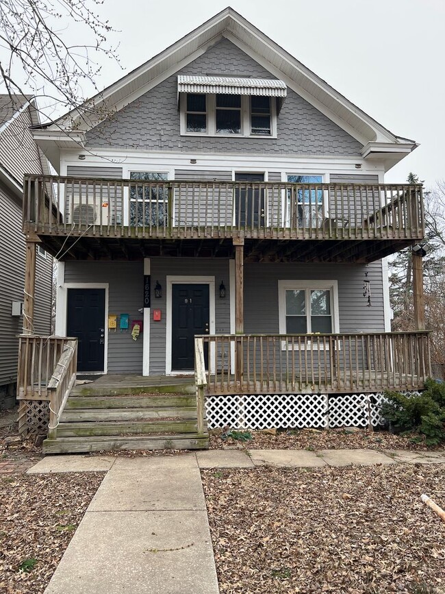 Building Photo - 1620 SW College Ave Unit 1620COL3