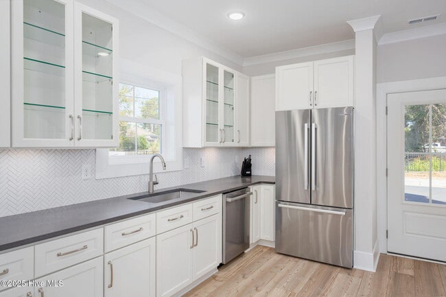 Photo - 112 Seagate Pl