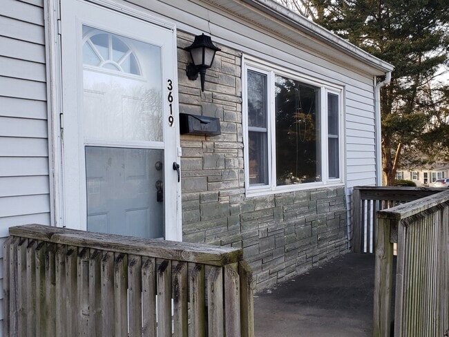 Photo - Nice 4 Bed 1.5 Bath Home in KCMO-Available...