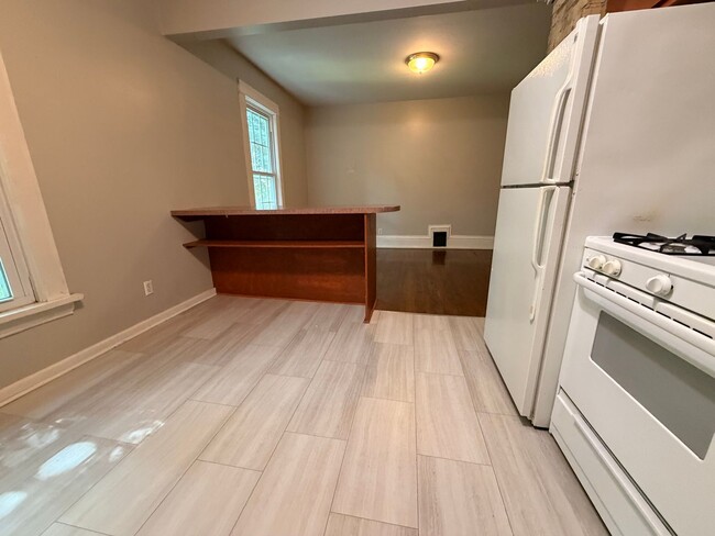 Photo - 162-164 Grand Ave NE Unit 162 Grand Ave NE #2