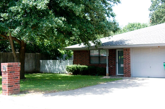 Photo - 231 Rosebud Dr