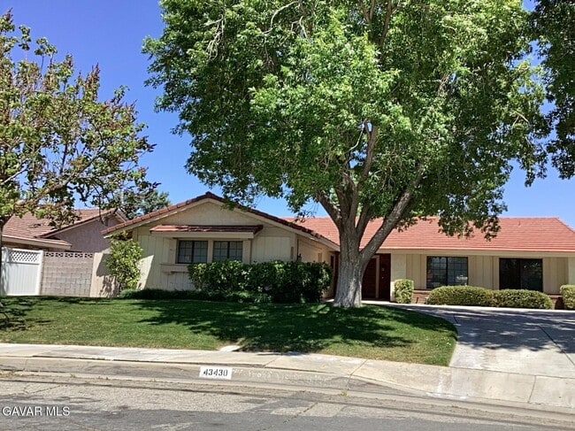 Building Photo - 43430 Sierra Vista Dr