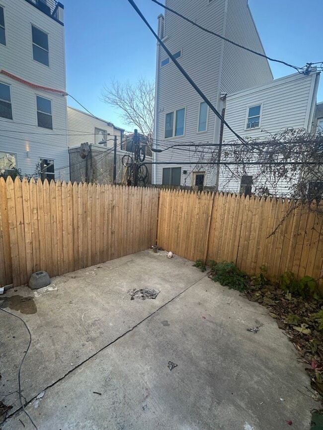 Photo - 2210 Greenwich St