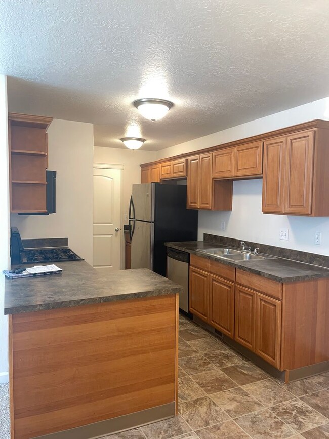 3556-3558 Fisher Rd NE Salem, OR 97305 - 3556-3558 Fisher Rd NE Salem, OR 97305 Apartment Unit 3556