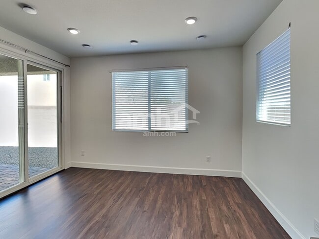 Photo - 4848 Blushing Star St