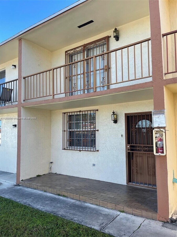 Photo - 10912 SW 3rd St Townhome