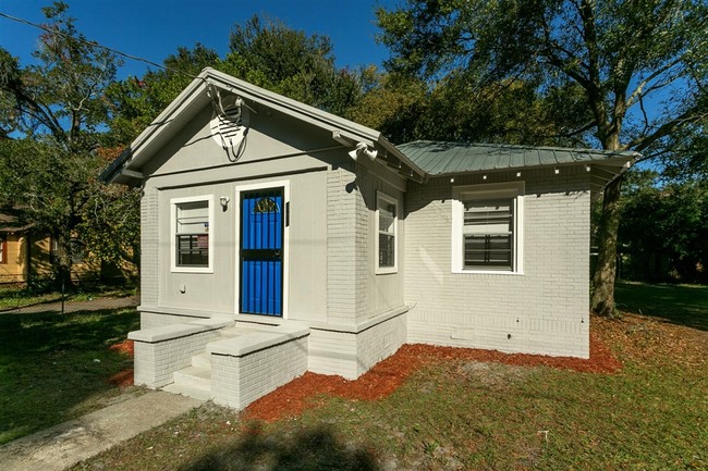 Building Photo - 1603 E 13th St Rental