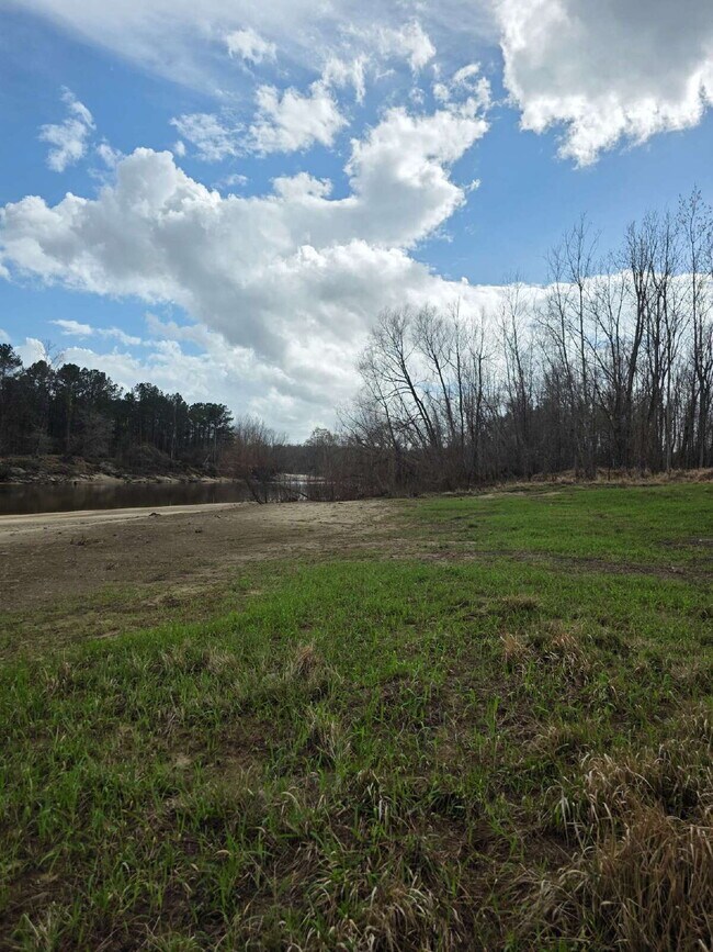 Beautiful peaceful 2/1 for rent! Fully furnished