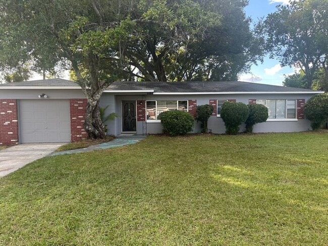 Building Photo - Beautiful 3 bedroom, 2 bath home located in Winter Park