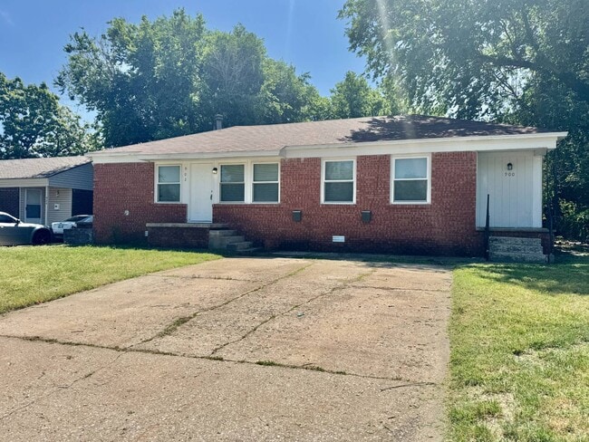Photo - 902 E Rose Dr Apartment