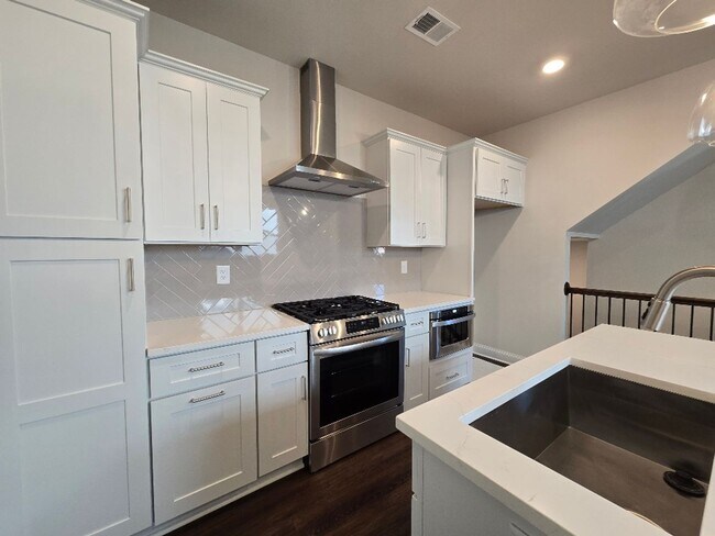 Photo - 2432 Arty Ave