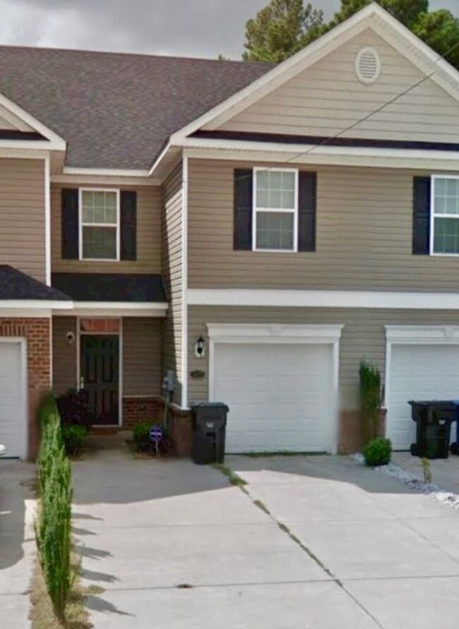 Building Photo - 3-Bedroom Townhouse in Virginia Beach
