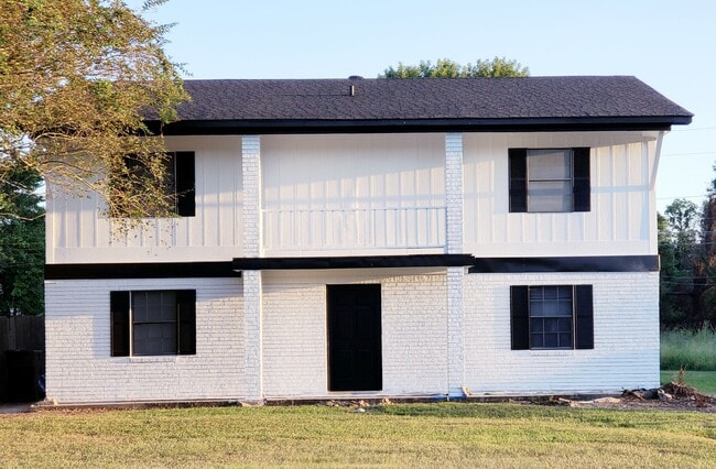 Photo - 405 Willett Pl Blvd