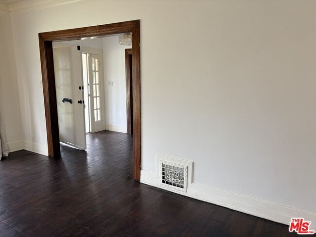 Photo - 2142 S Victoria Ave
