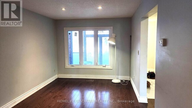 Photo - 200 Forsyth Rd