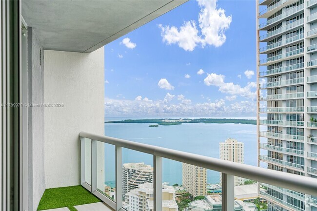 Building Photo - 475 Brickell Ave Unit 4811 Rental