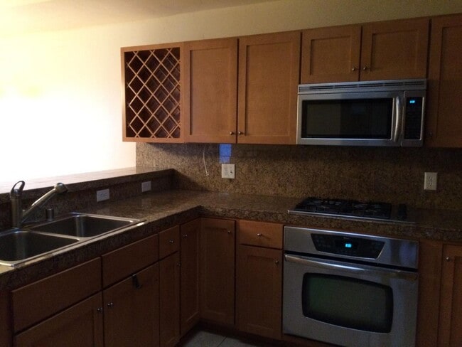 Photo - 543 E 2nd Ave