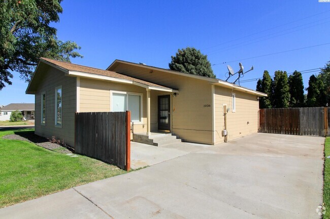 Building Photo - 2 Bed/1 Bath Duplex in Central Richland Rental