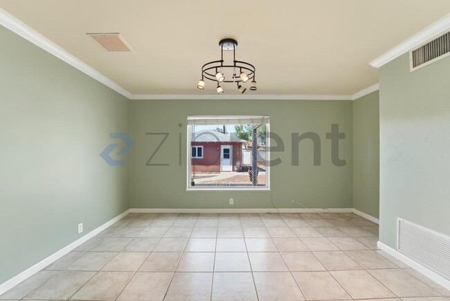 Building Photo - Unit