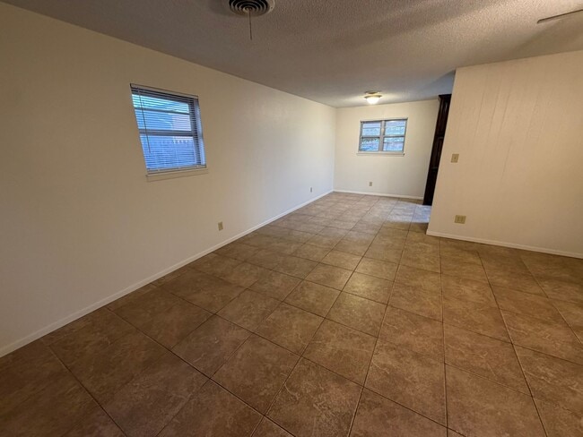 Photo - 5003 Hall Ave