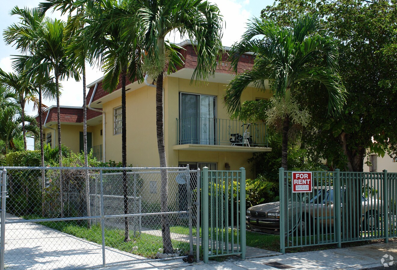 Photo - 1043 SW 3rd St Apartments