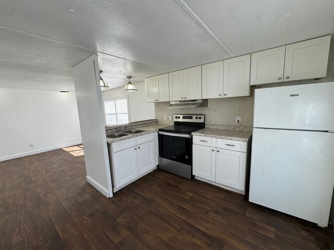 Photo - 2 Bedroom / 1 Bath Single wide for Rent – Irvin St, Live Oak, FL