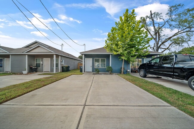 Photo - **MOVE-IN READY 3-BEDROOM HOME IN CONROE!**