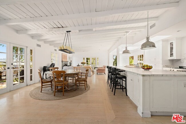 Photo - 9609 Oak Pass Rd