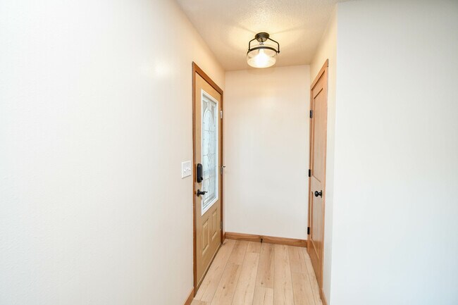 Photo - 602 E 57th St