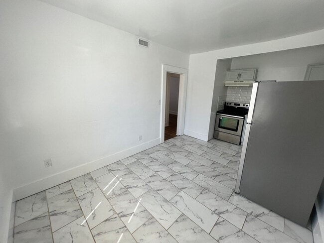 Photo - 611 Fremont Ave