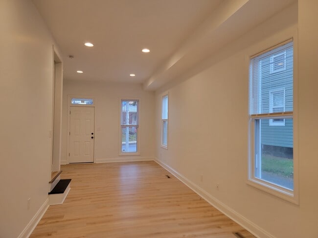 Photo - 115 E Chestnut St