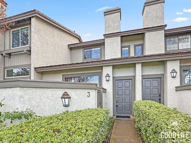 Building Photo - Spacious 2Bd/2Ba Condo w/Bonus Office, Garage and A/C!