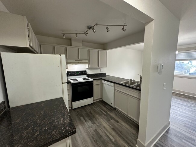 Photo - 3022 S 216th St Apartamento Unidad # i - 4