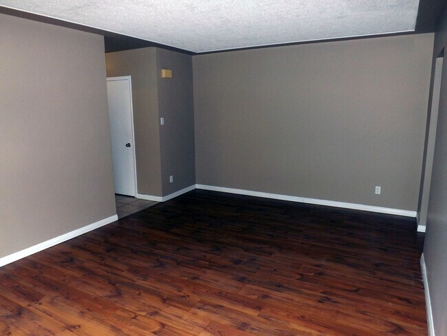 Photo - College Cove