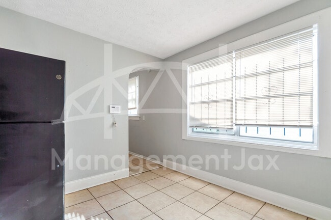 Photo - 2311 W 16th St