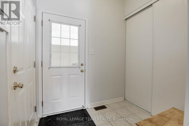 Photo - 33 Scampton Dr