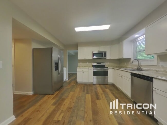 Photo - 1820 Crestwood Dr NW