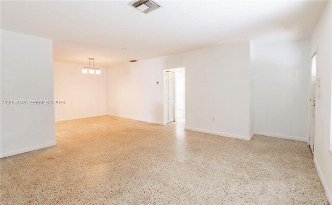 Photo - 565 NE 160th Terrace