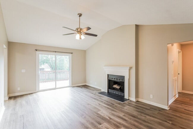 Photo - 404 Sorensen Way