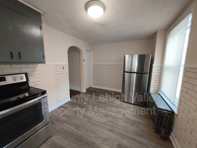 Photo - 226 E Ettwein St