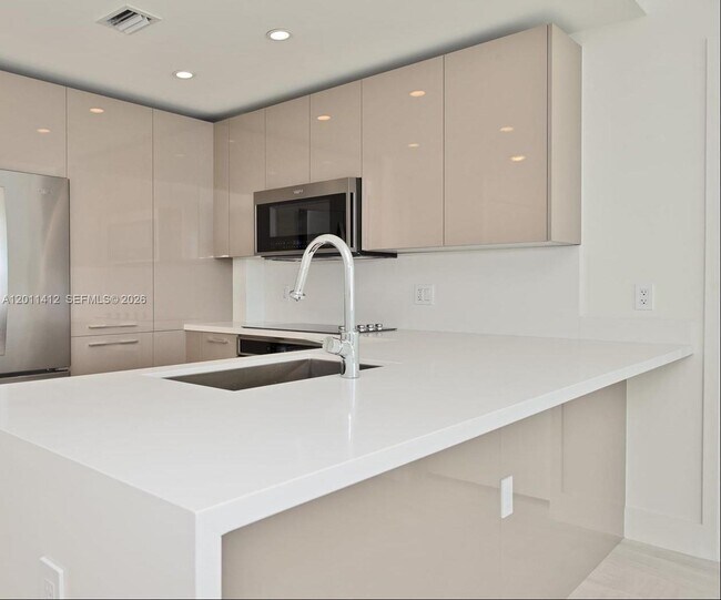 Photo - 2000 Metropica Wy Unit 2206