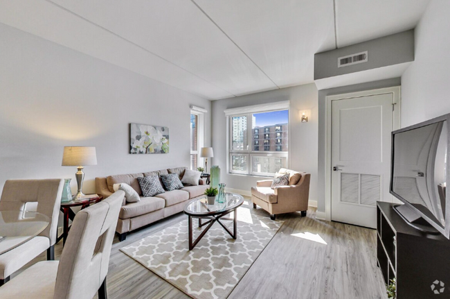Building Photo - 311 W Division St Rental