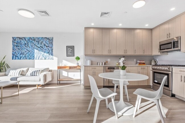 Photo - 1 Lenox Rd Unit PHA