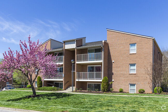 Building Photo - The Crest Apartments