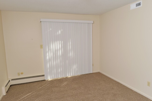 Meadowbrook Lake Apartments